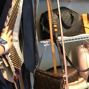 Adjustable removable LV crossbody strap